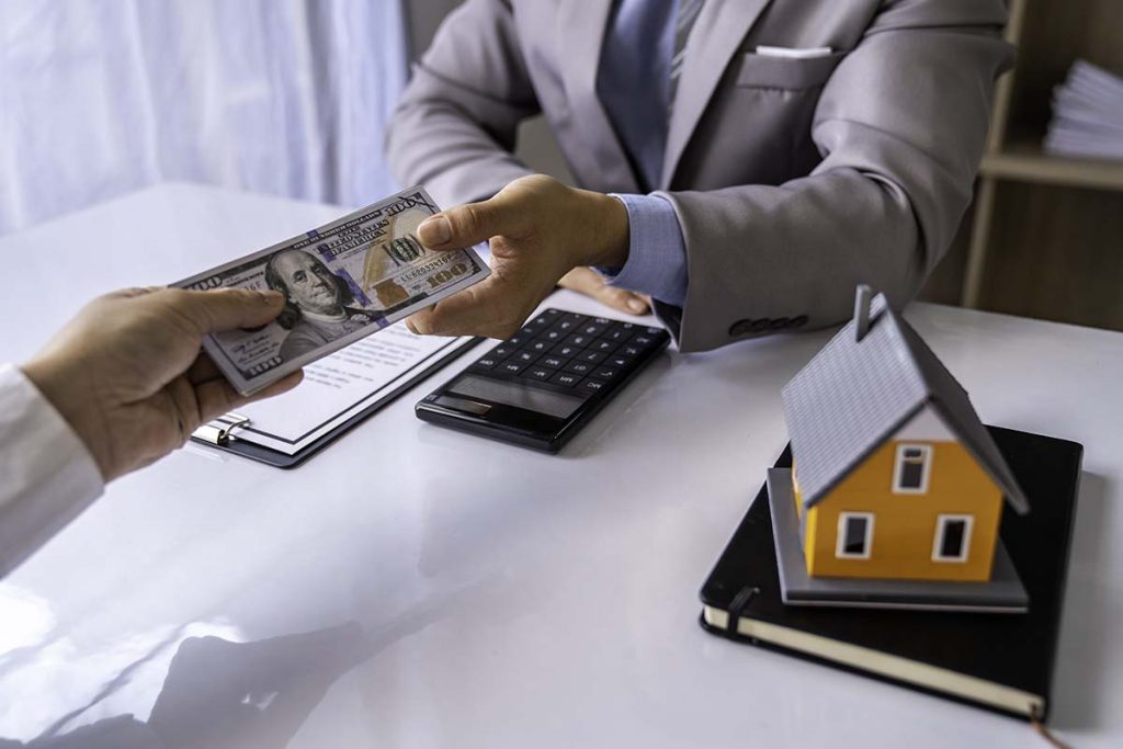 a person handling security deposit for rent to landlord or estate agent